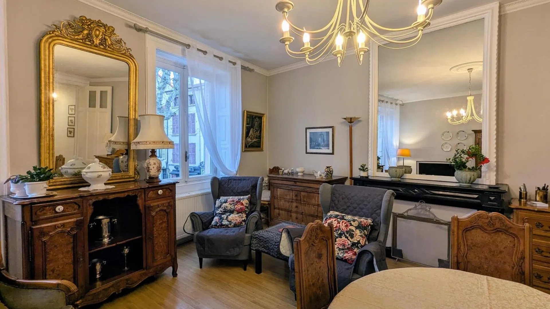 아파트 Grand Appartement Place Du Marche 로안