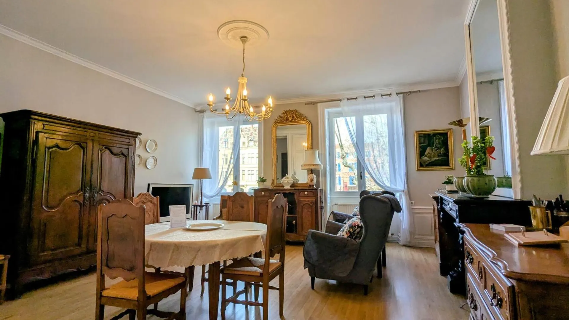 Grand Appartement Place Du Marche 로안 0*,