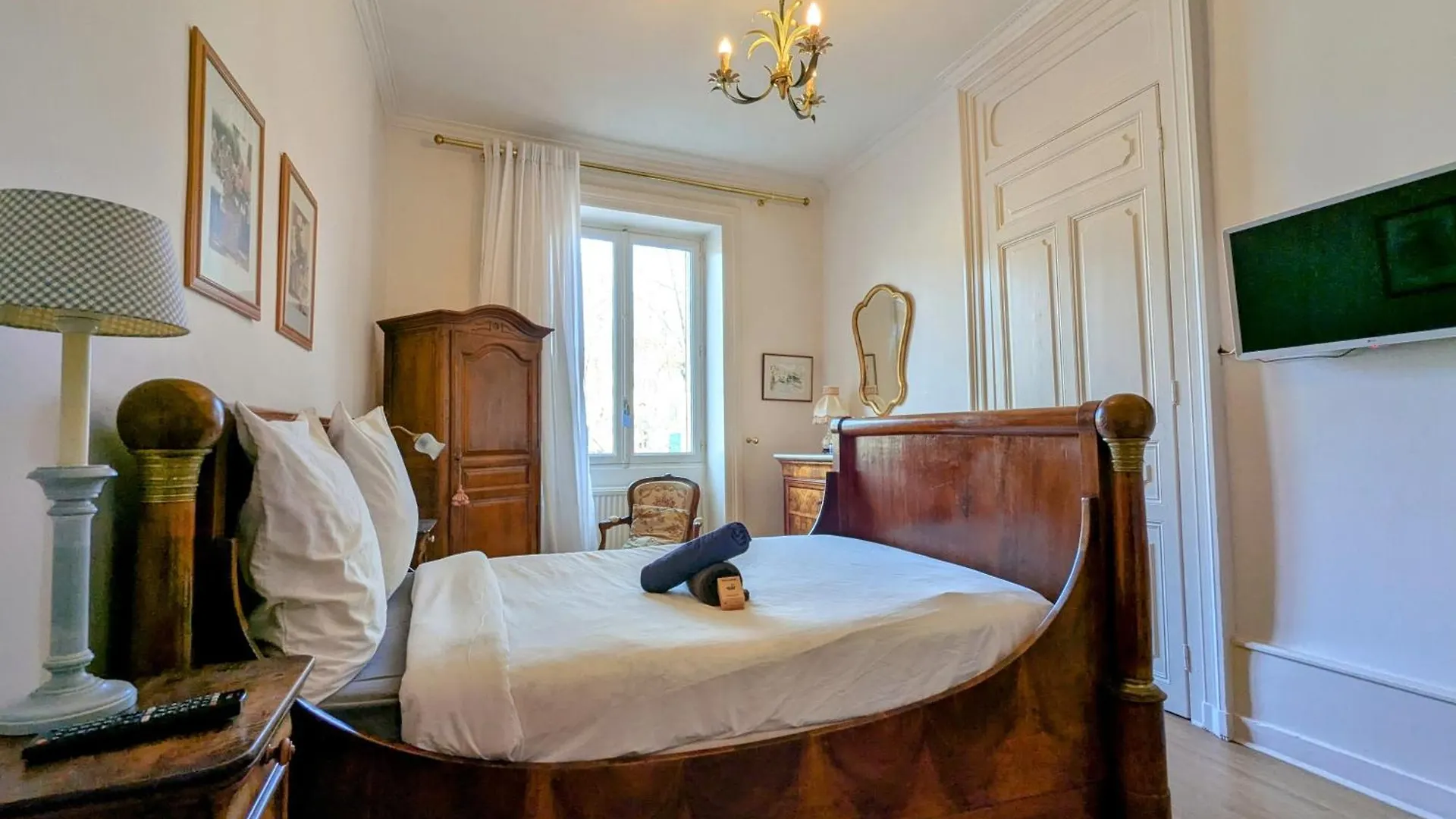 Grand Appartement Place Du Marche 로안 아파트